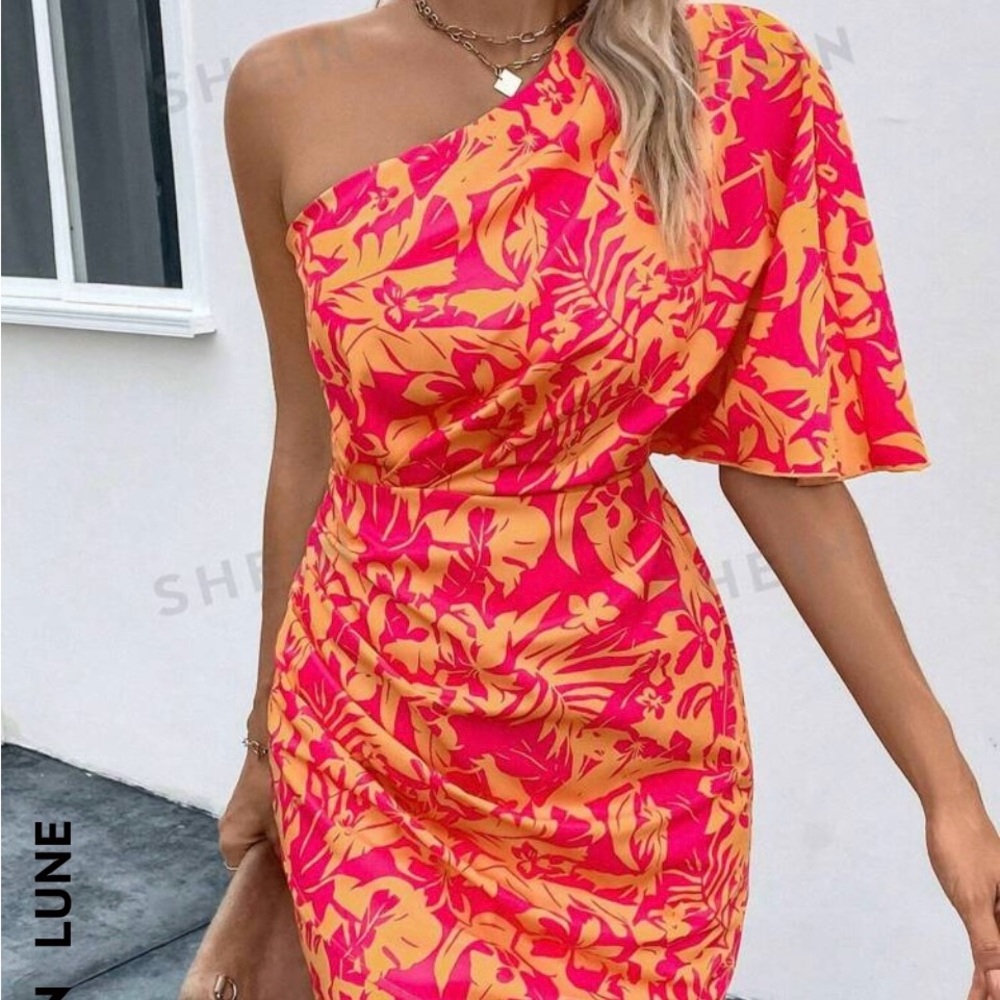 One shoulder dress